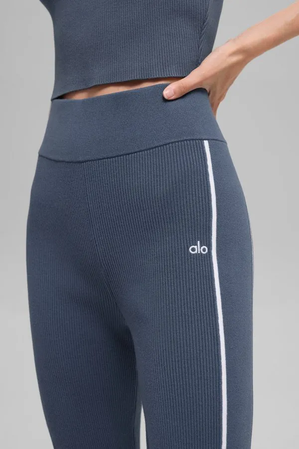 Gerippte Highline Strickhose mit ausgestelltem Bein - Blaustein/Weiß
